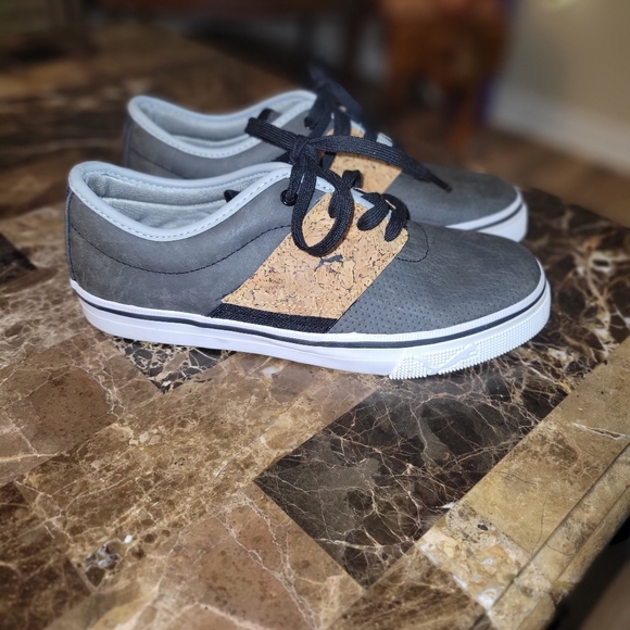 Grey pumas - Picture 4 of 4